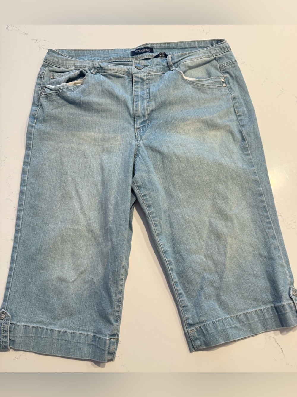 Bandolino Light Blue Denim Capri Jeans